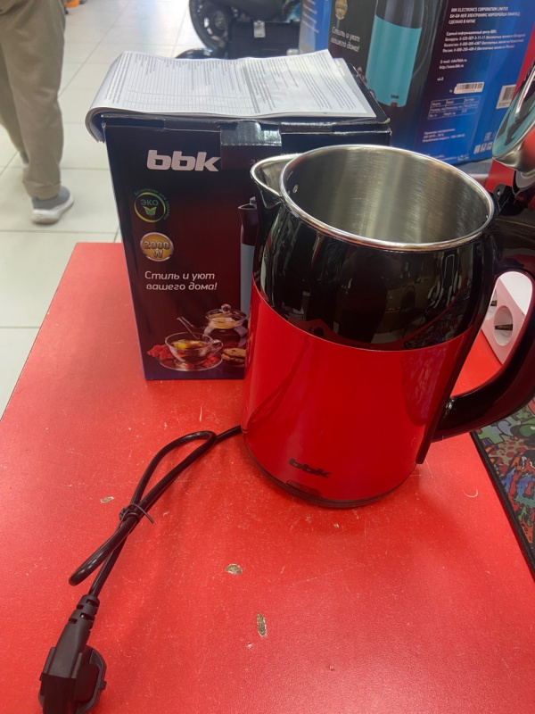 Электрический чайник BBK Ek1709P