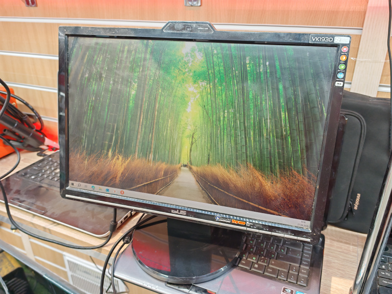 Монитор ASUS VK193D